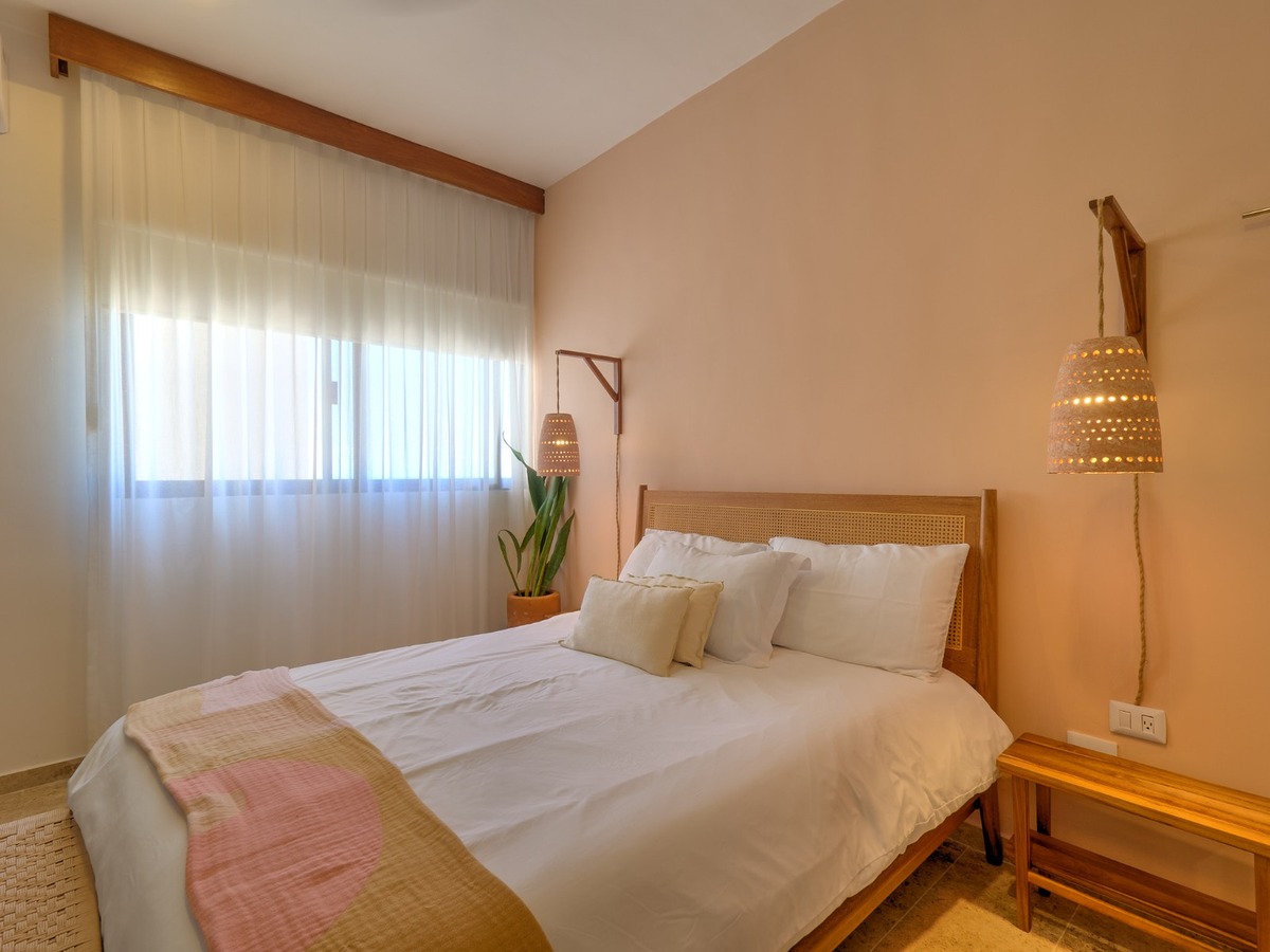 15 de 45: Habitación 2, vista parcial al mar