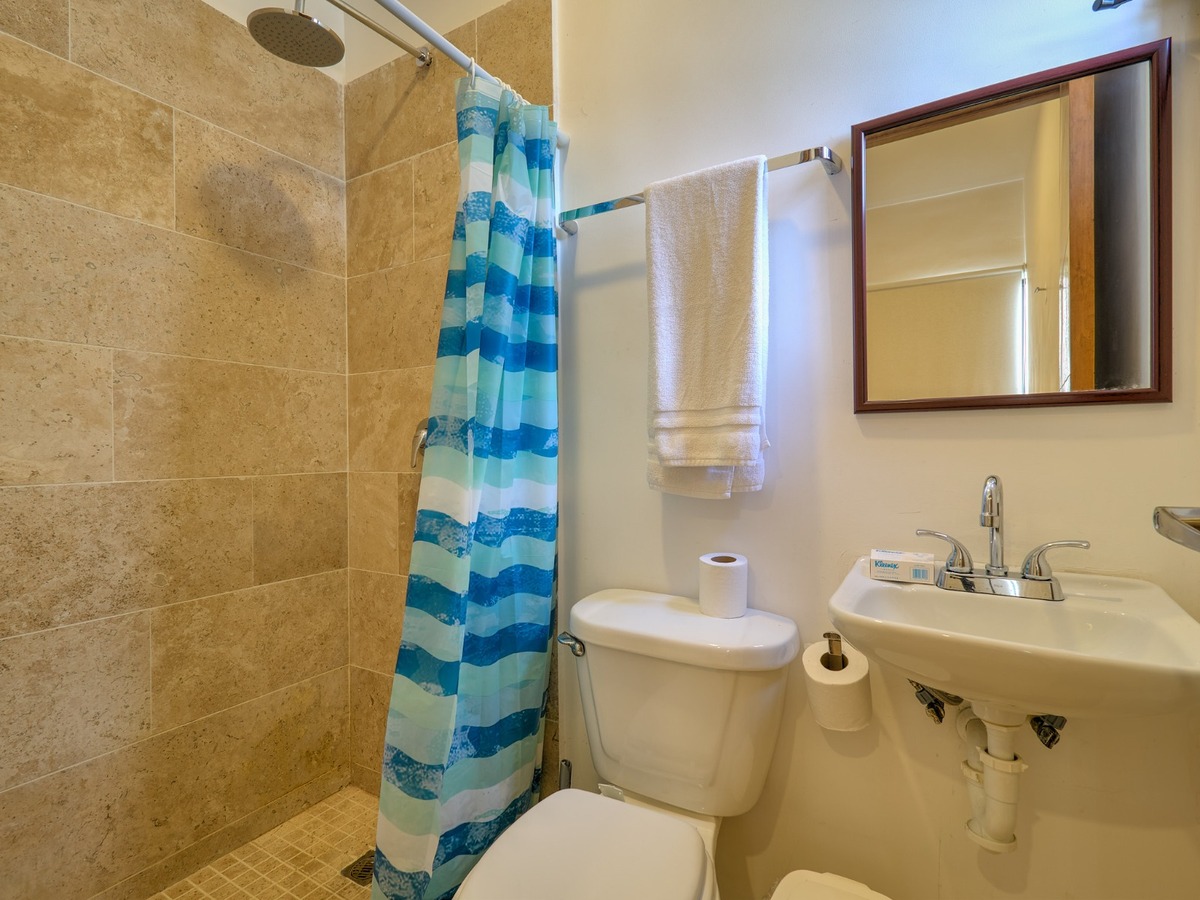 22 de 45: Baño de habitación 4