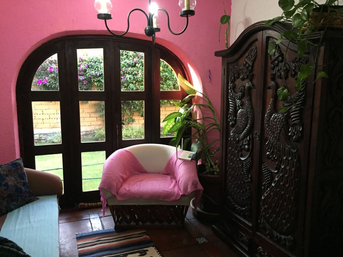 7 de 21: Sala con muebles de bar 