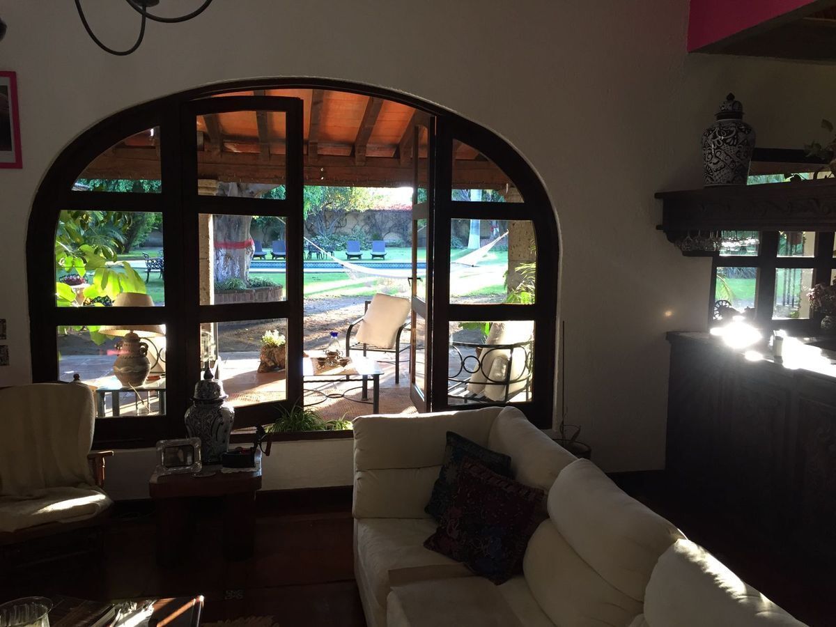 6 de 21: Sala con salida al Jardín