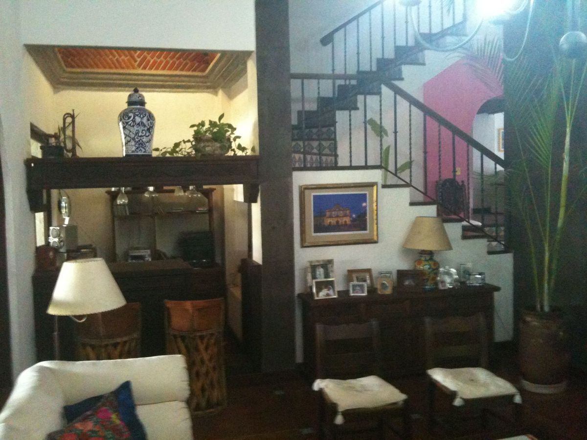 17 de 21: Sala con bar 