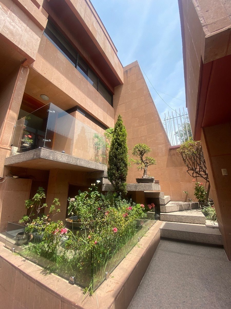 CASA EN VENTA CON USO DE SUELO HABITACIONAL MIXTO - foto 2