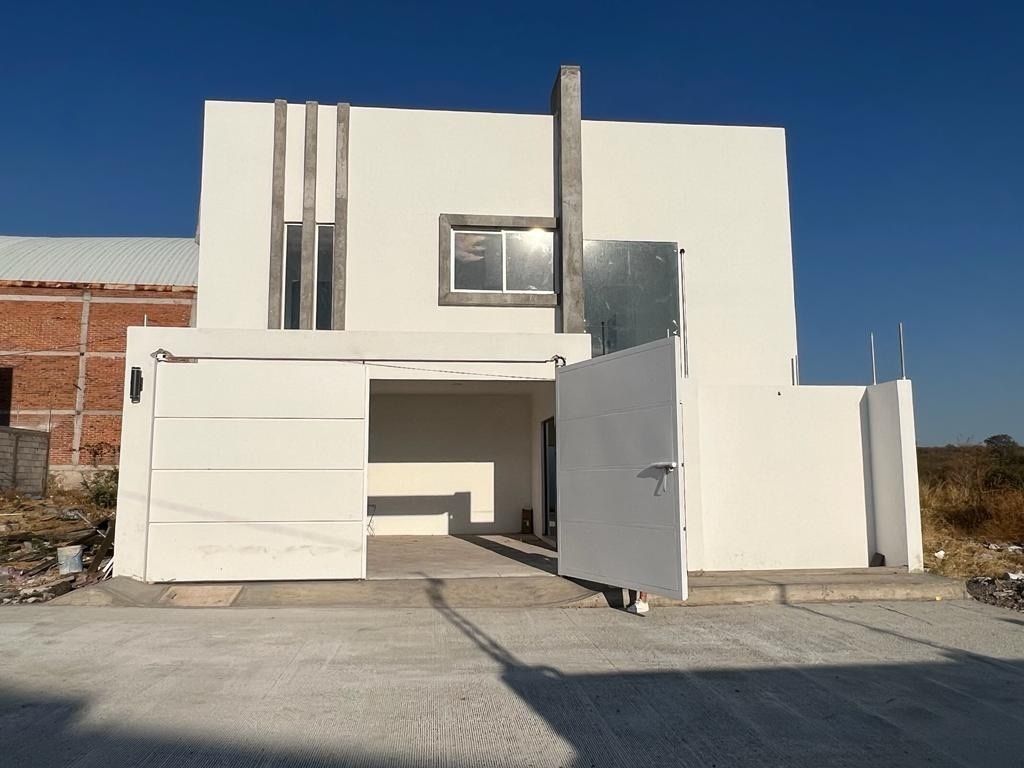 CASA SOLA EN VENTA CON ALBERCA NUEVA 200 MTS DE TERRENO Y ROOF YECAPIXTLA