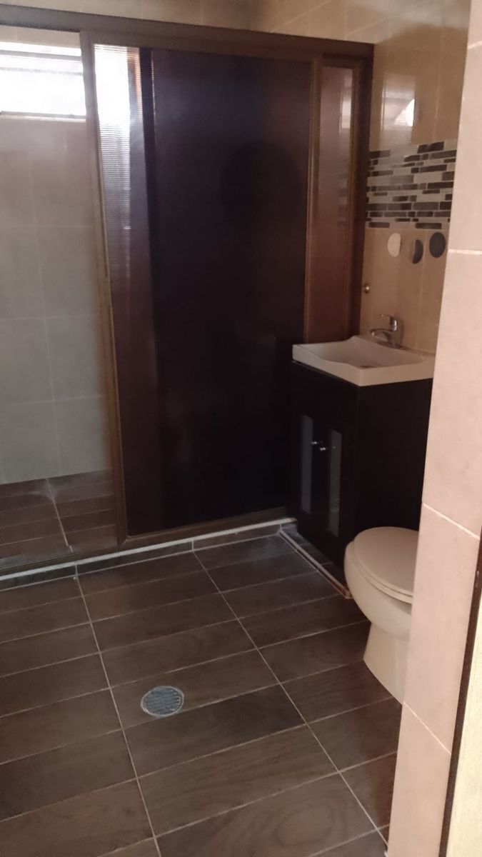5 de 20: BAÑO DE LA RECAMARA PRINCIPAL