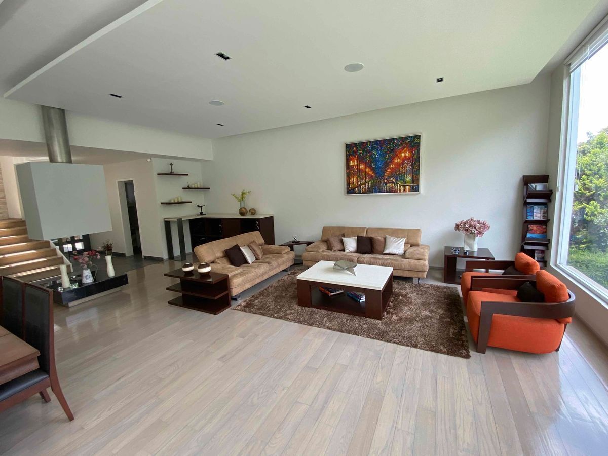 ESPECTACULAR CASA EN RENTA. VISTA AL BOSQUE DE TARANGO. EasyBroker