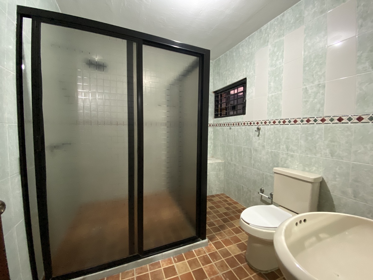 13 of 13: Baño completo