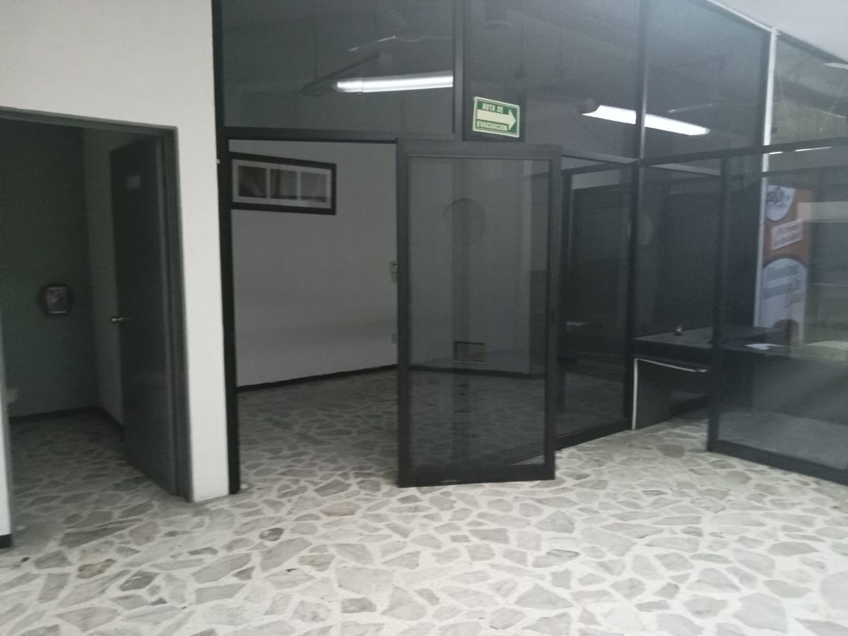 2 de 14: Local en renta 250 m2 zona centro Queretaro