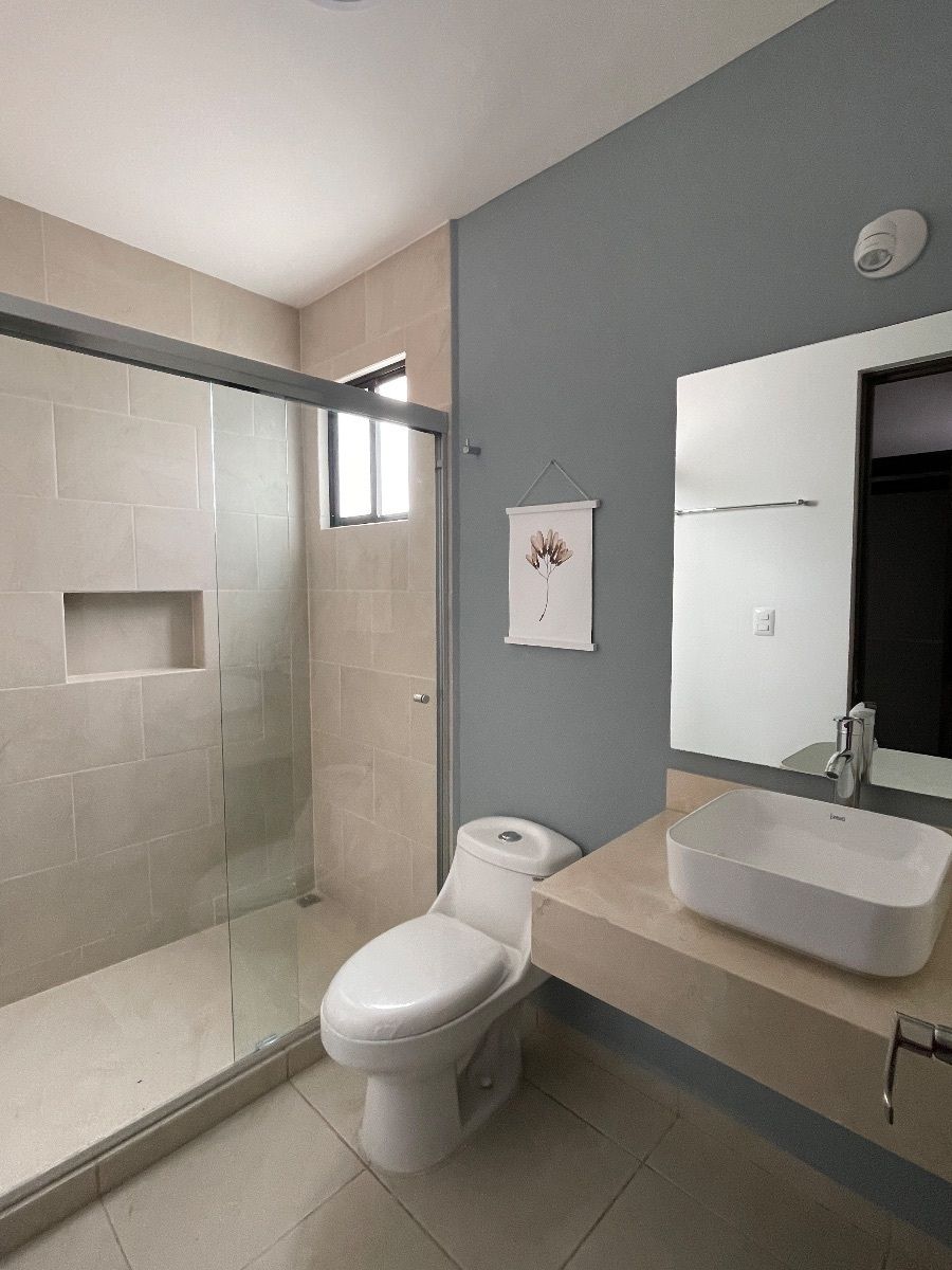 11 de 18: Baño secundario