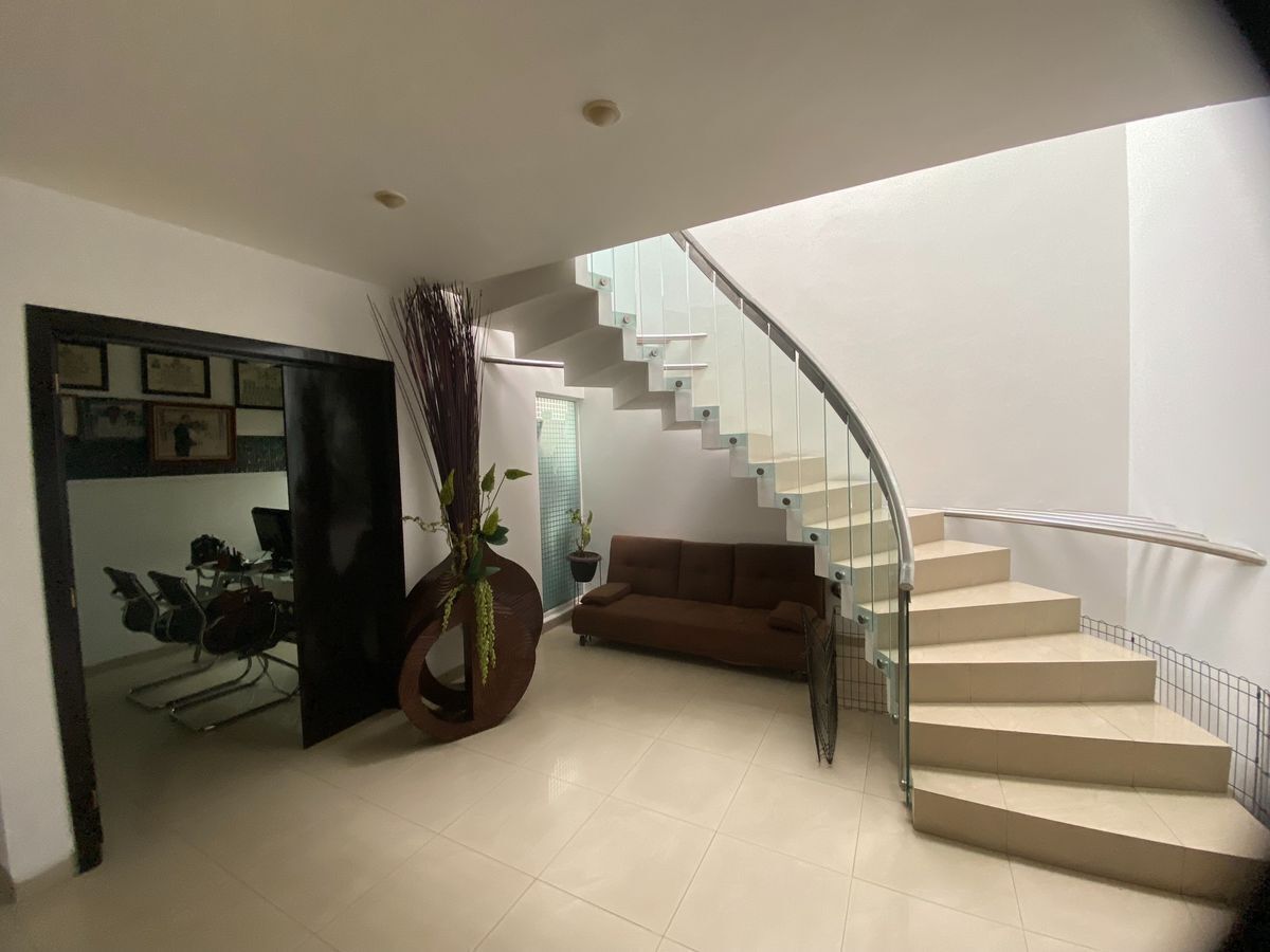 4 of 38: Distribuidor a escaleras