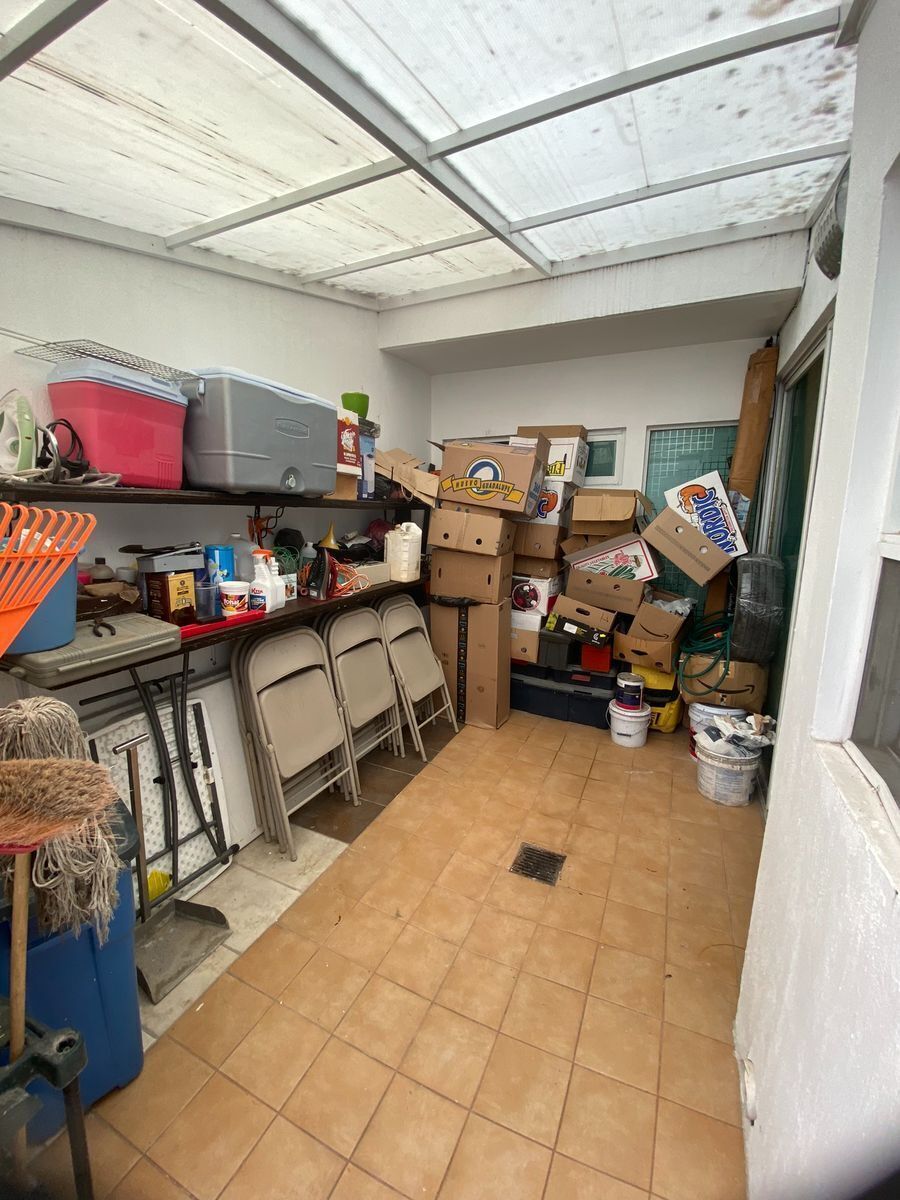 21 of 38: Area servicio
