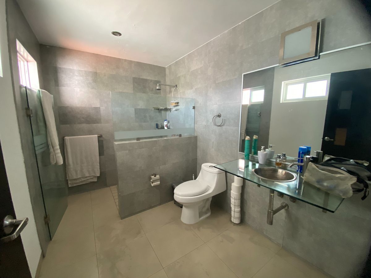 25 of 38: Baño recámara 2