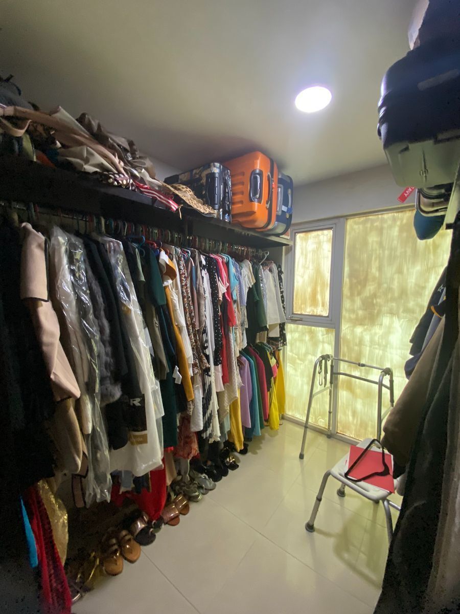 30 of 38: Closet extra planta alta