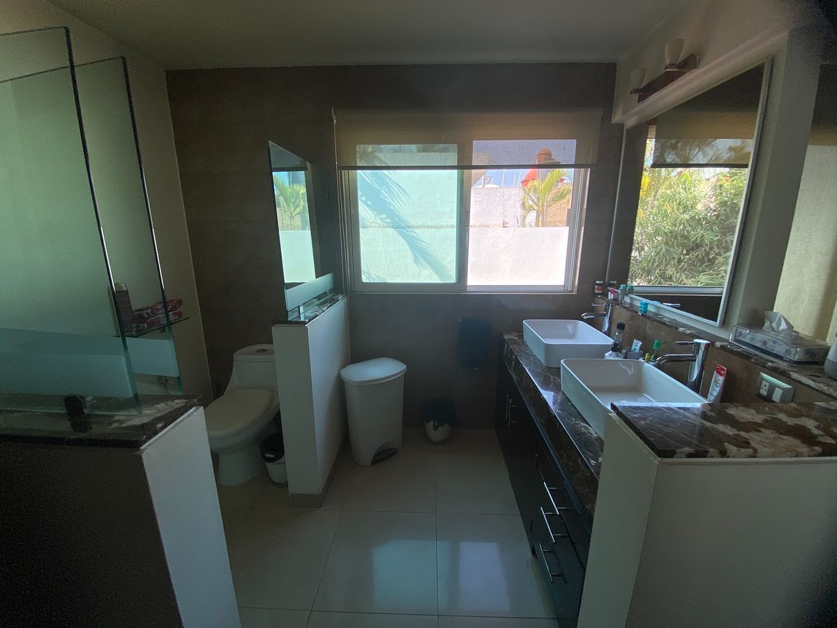 36 of 38: Baño principal