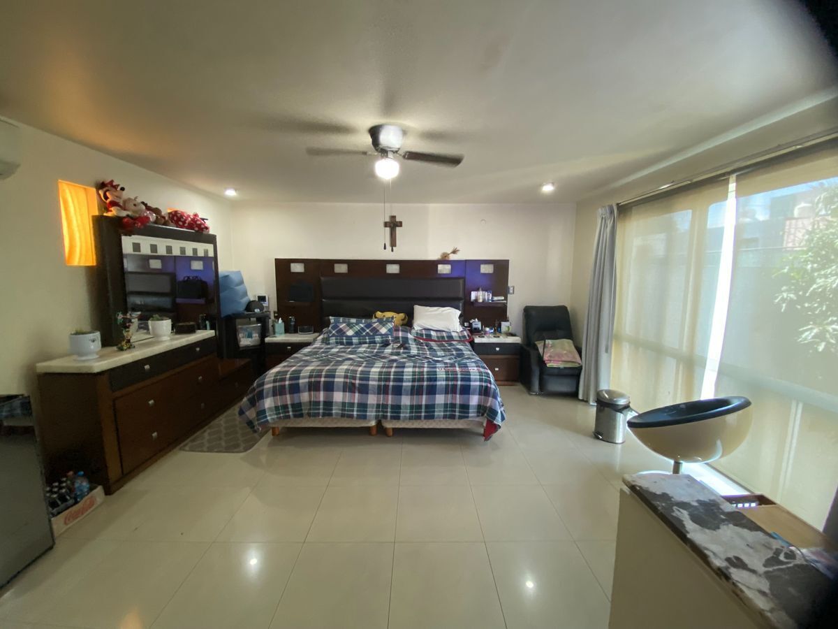 32 of 38: Recámara principal