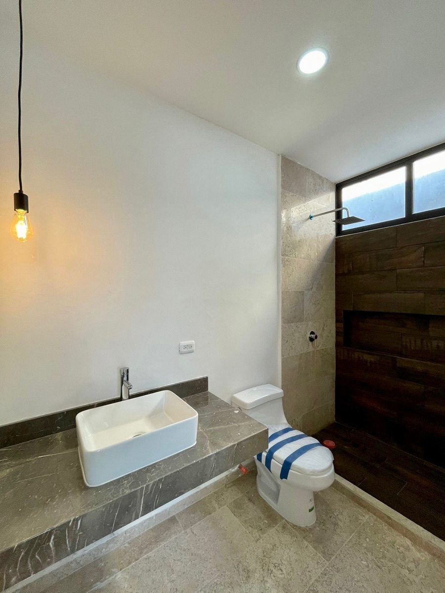 20 de 25: Baño Recámara Secundaria en Planta Alta