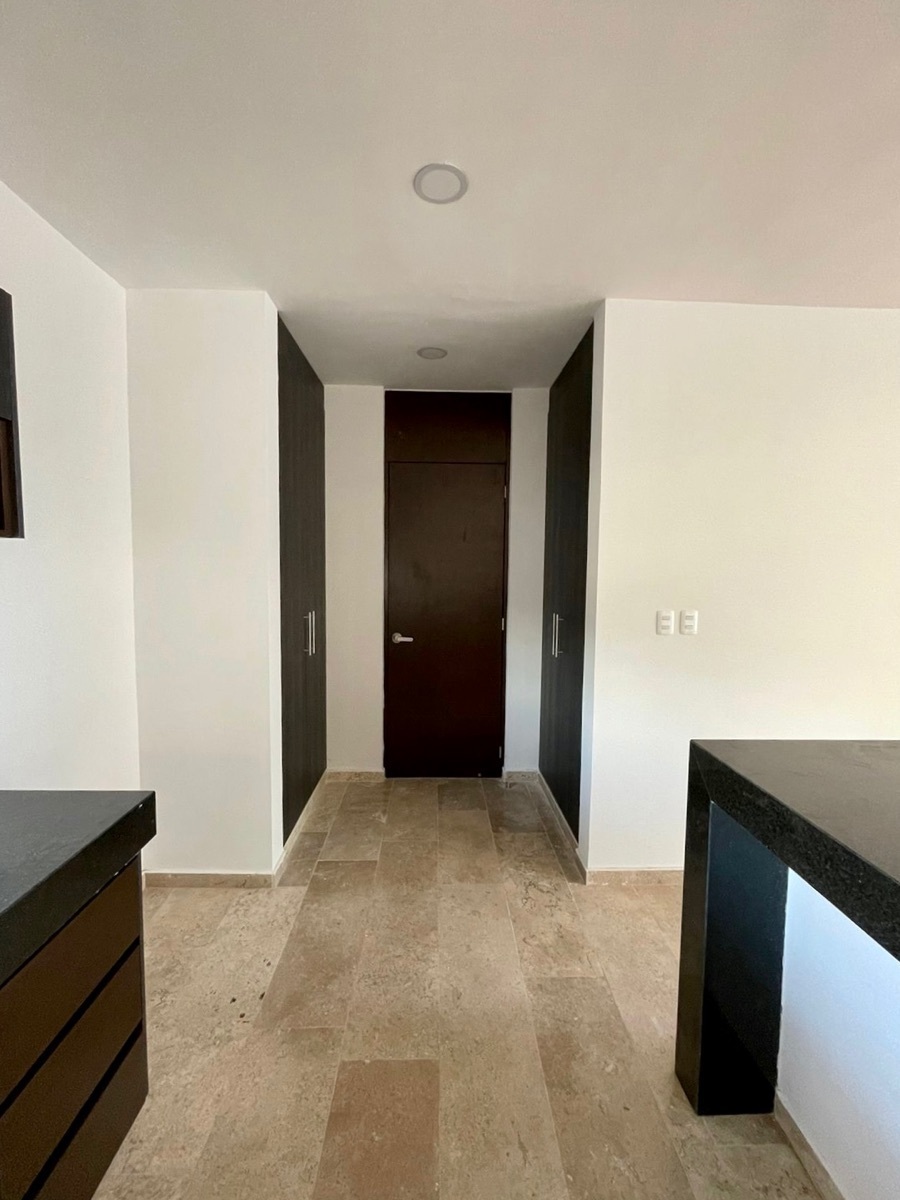 8 de 25: Alacena en la Cocina