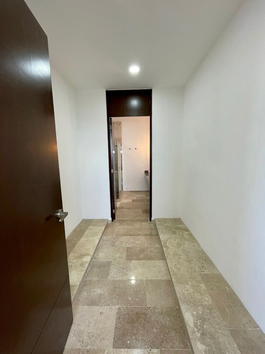 15 de 25: Vestidor Recámara Principal