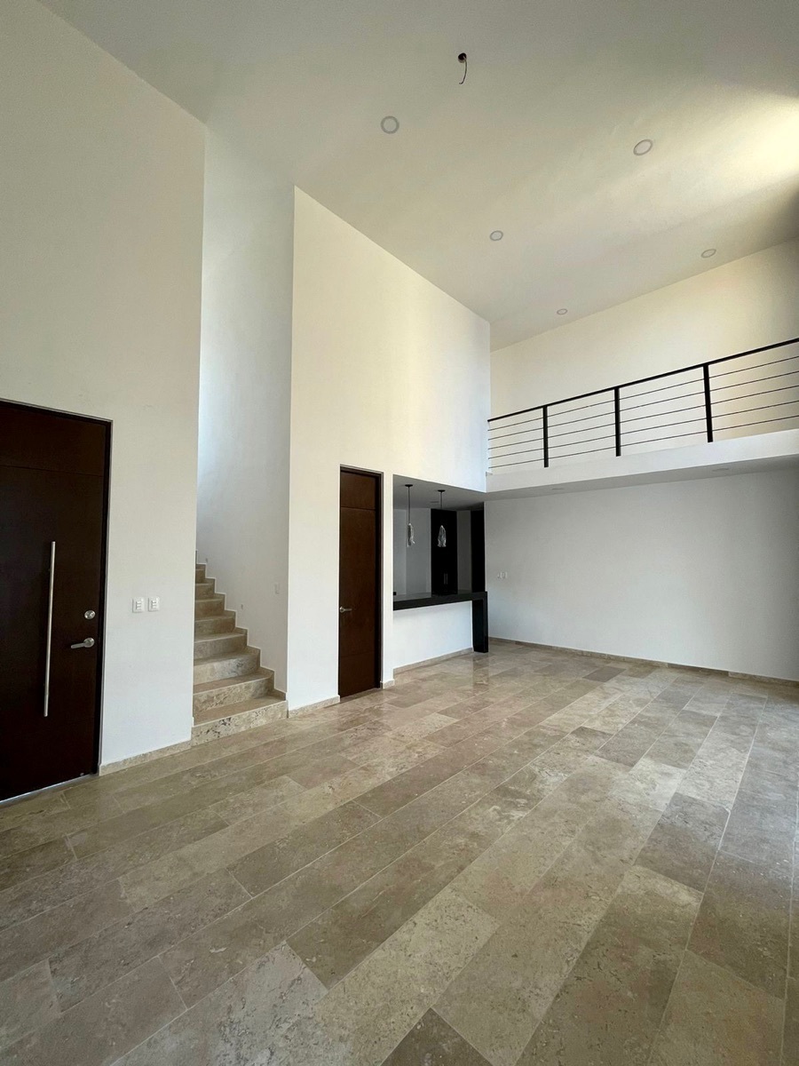 4 de 25: Sala / Comedor Corridos con Techos a Doble Altura