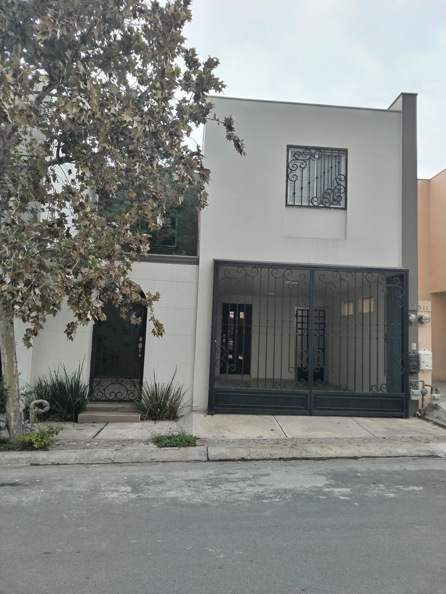 1 of 16: Fachada