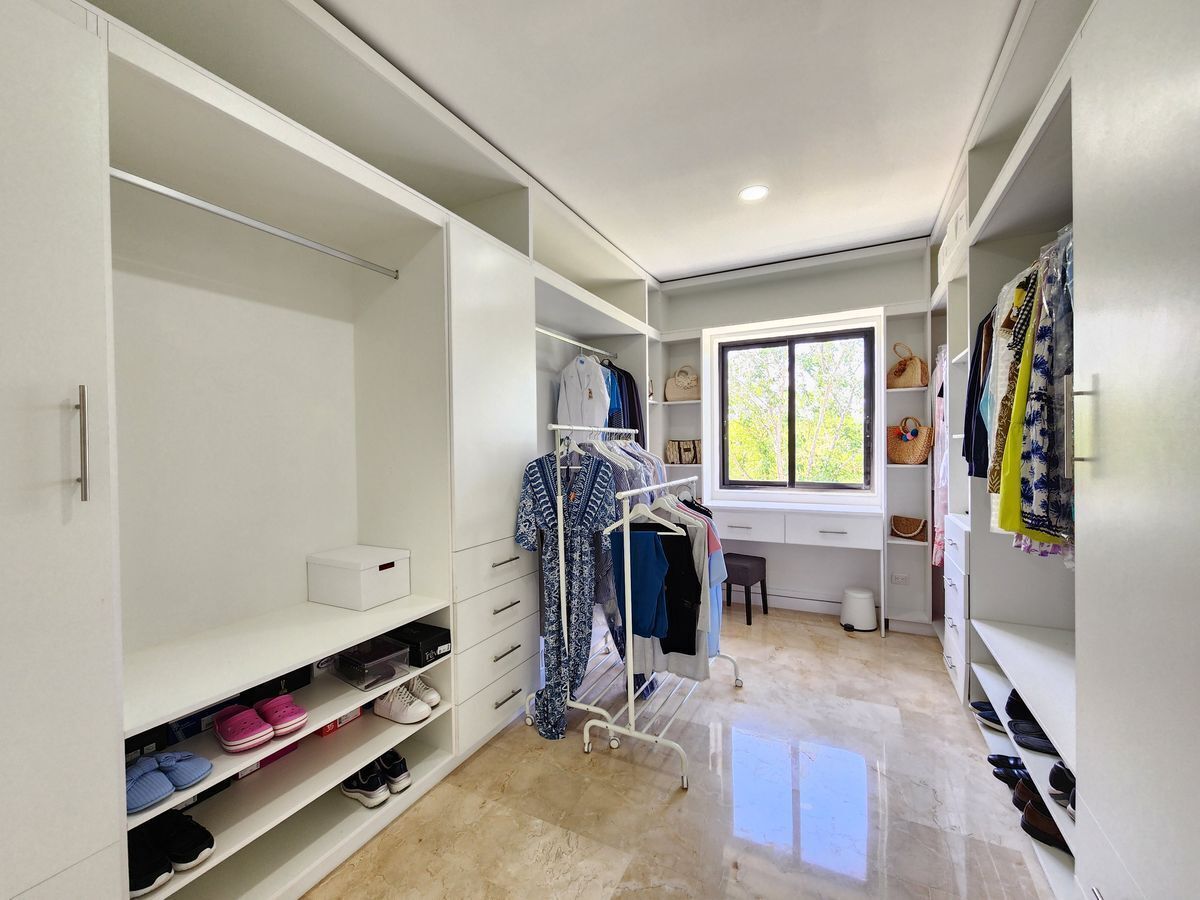 12 de 20: Master Walkin Closet