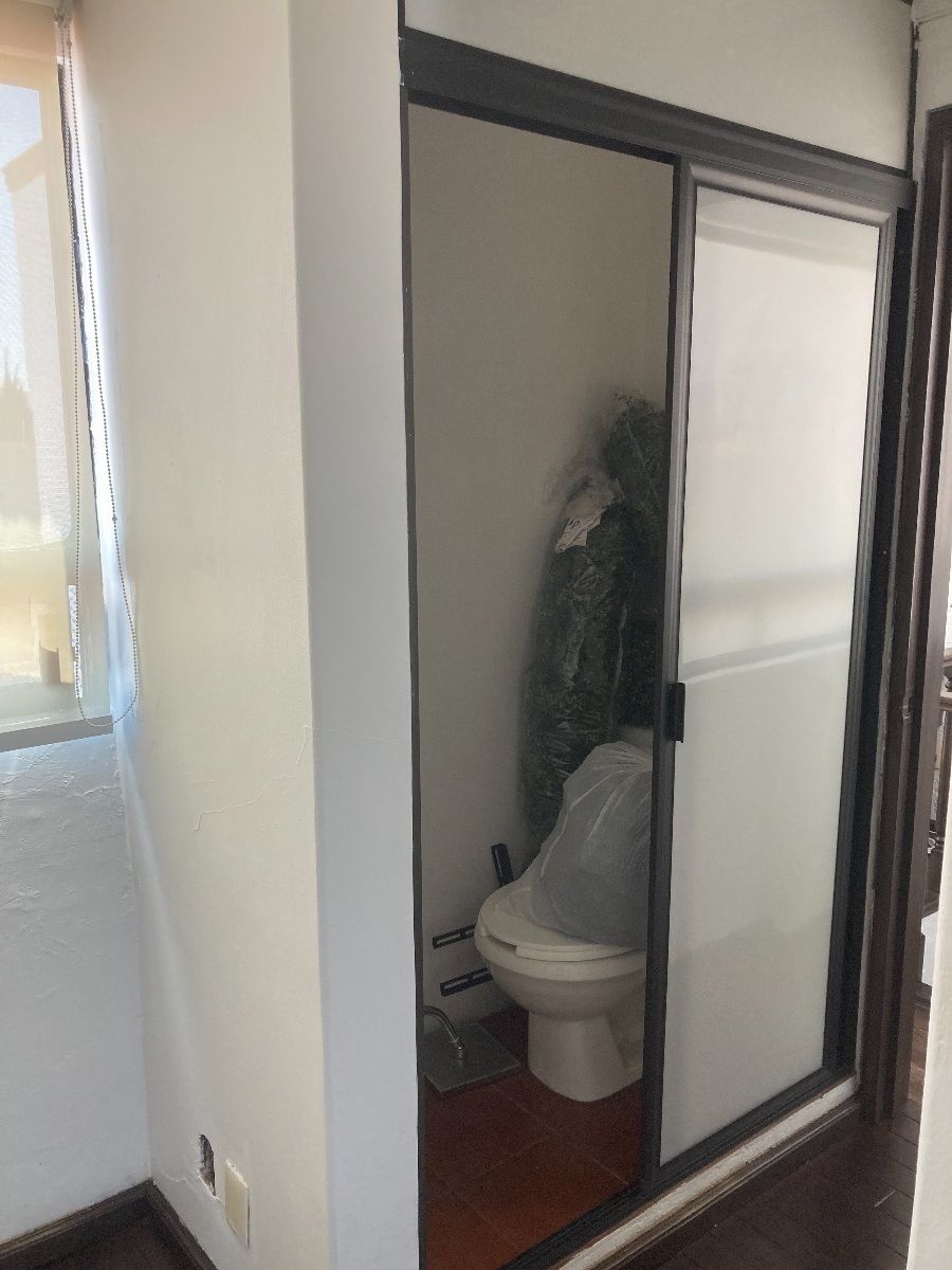 29 de 29: BAÑO DE SERVICO