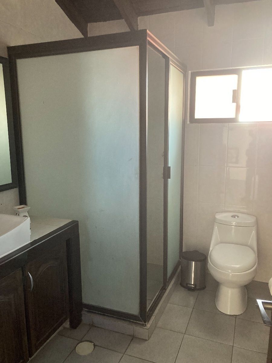 24 de 29: BAÑO COMPARTIDO