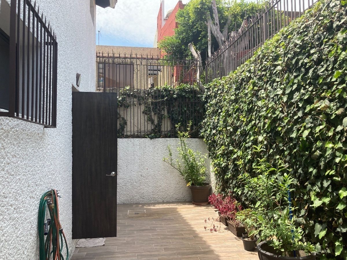 7 de 29: PATIO DE ATRÁS