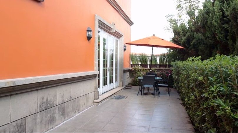 3 de 46: Terraza Interna