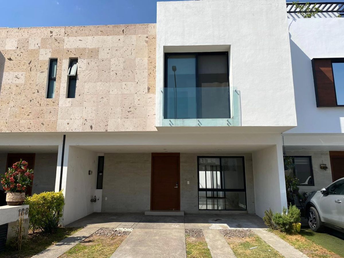 CASA EN RENTA EN AUREA RESIDENCIAL, 3 RECAMARAS