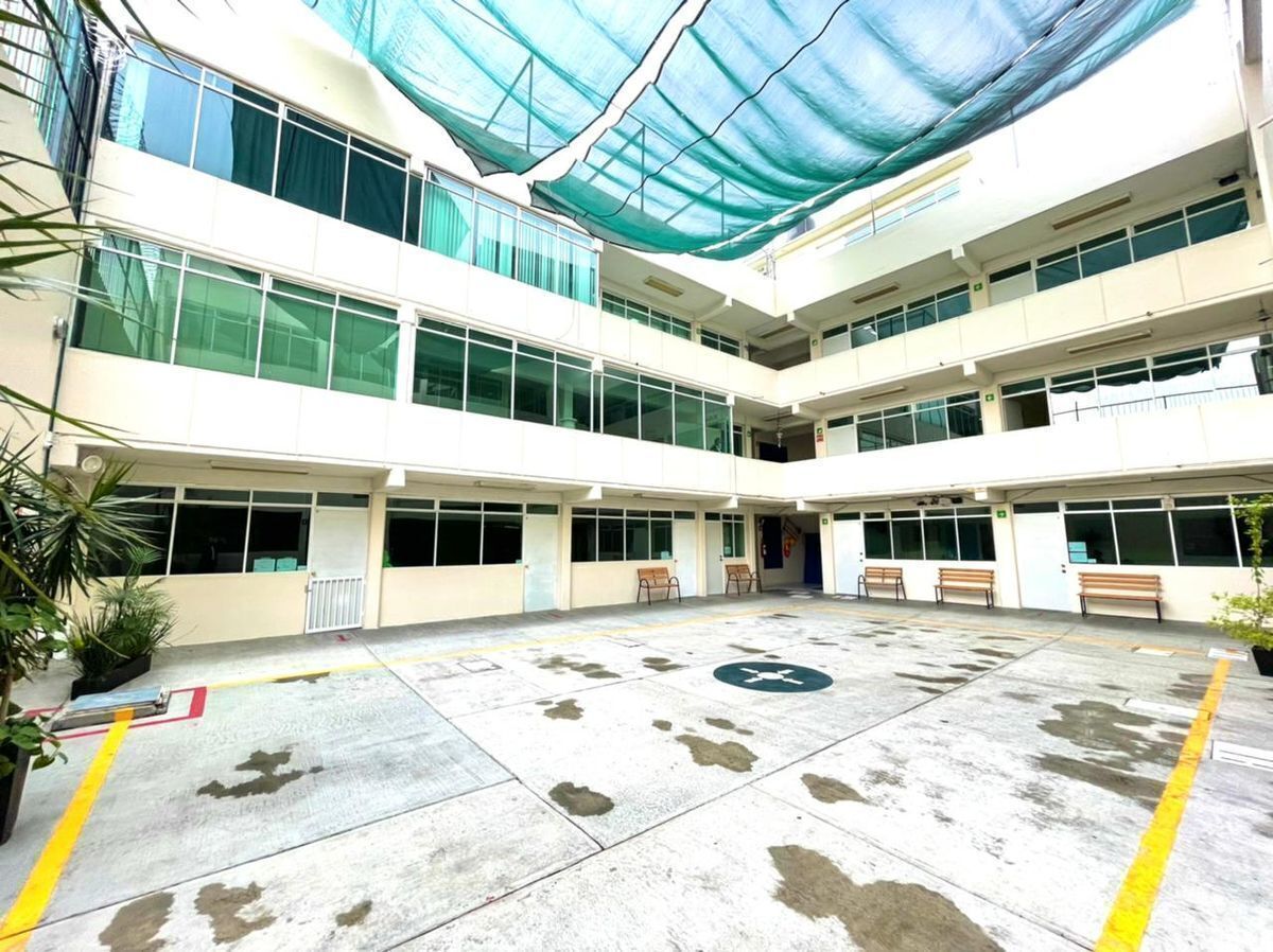 1 de 24: Edificio 3 niveles
