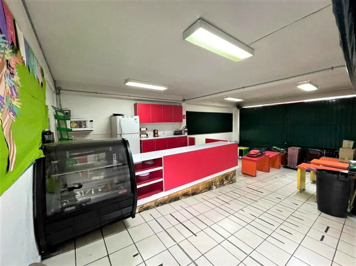 13 de 24: Cafetería