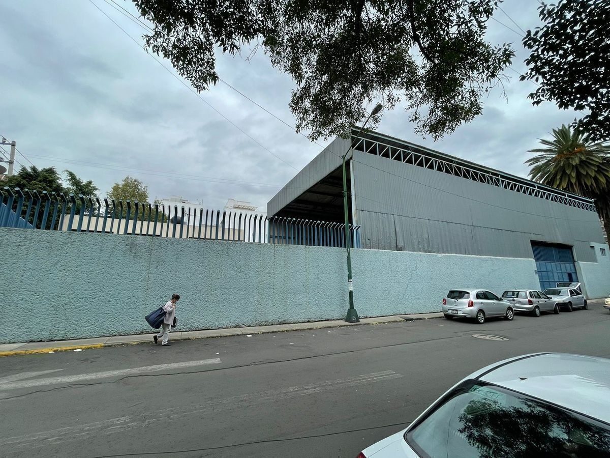 3 de 13: Acceso directo a calle principal