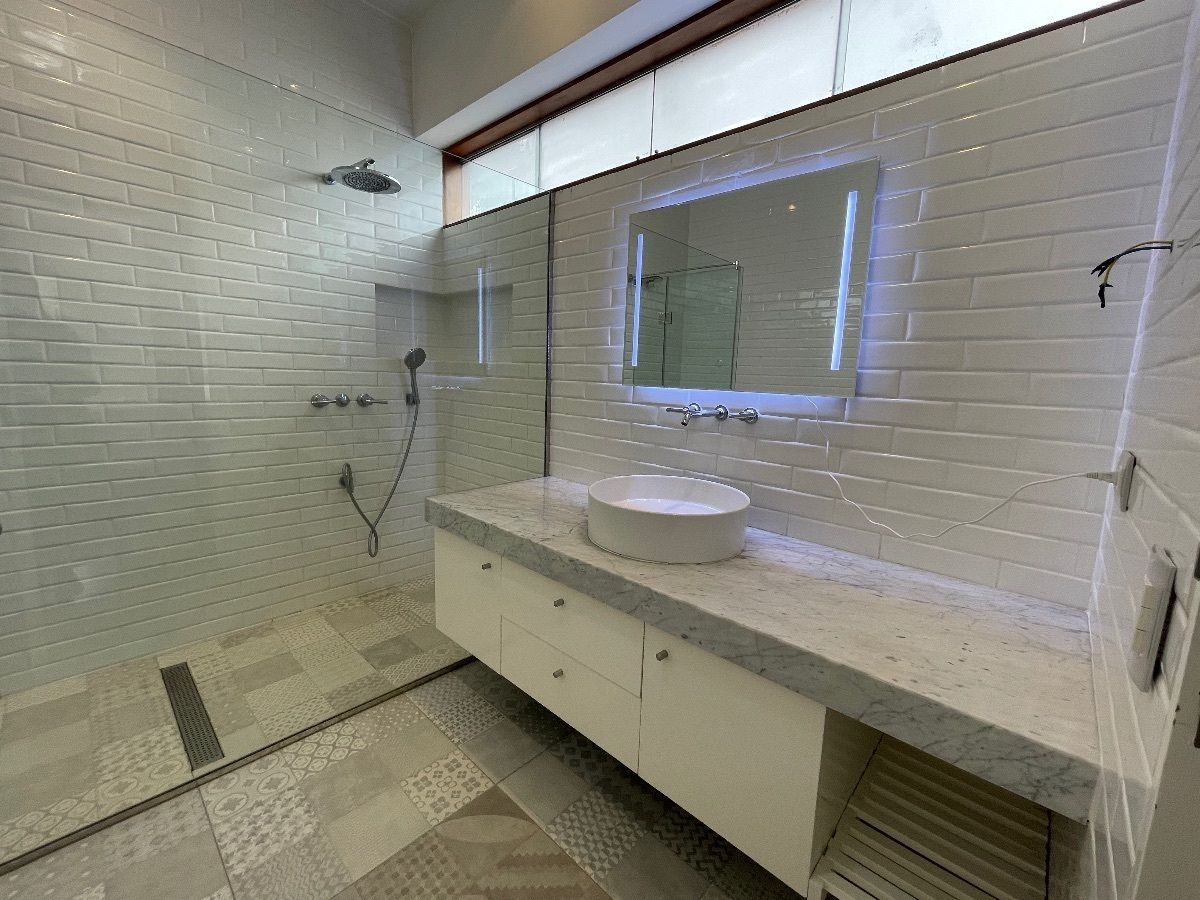 15 de 29: Baño dormitorio secundario 1.