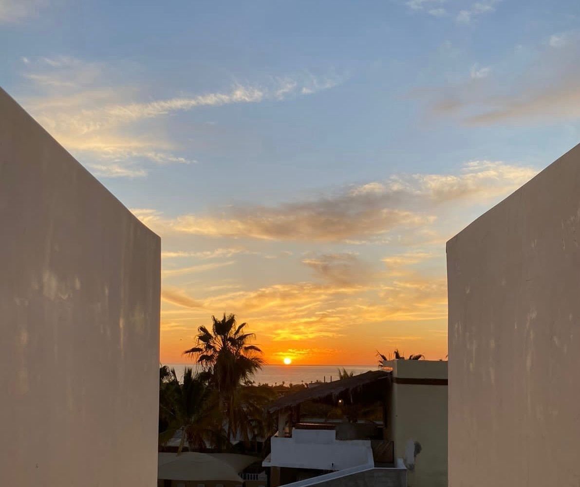 26 de 41: Vista del amanecer desde el rooftop deck