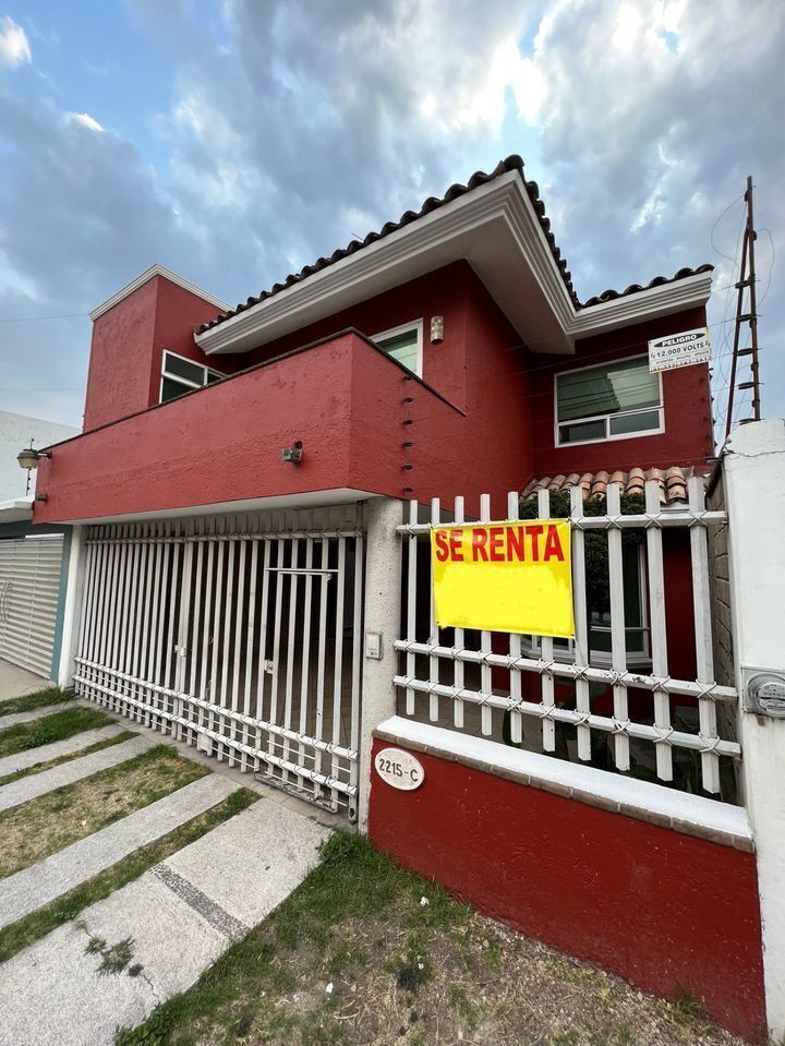 Casa En Renta En Fuentes De Saint Germain, Recta A Cholula