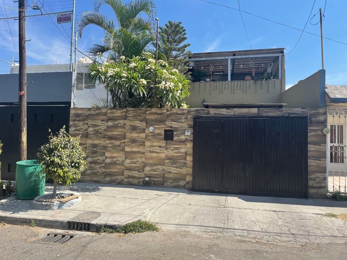 8 casas en venta en Villa vicente guerrero, Guadalajara, Jalisco -  