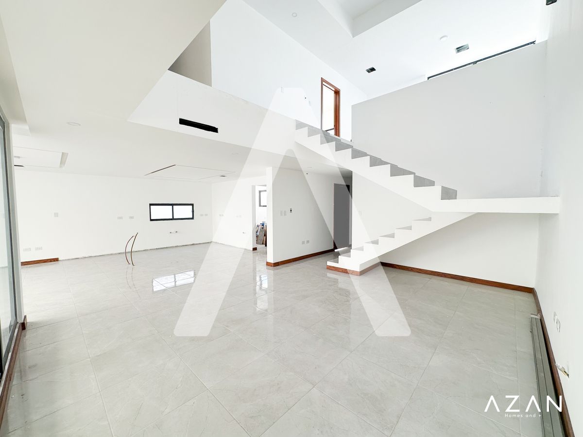 SALA / ESCALERAS HACIA PA