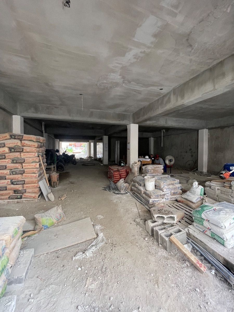 12 of 28: Primer piso de Cajones de Estacionamiento