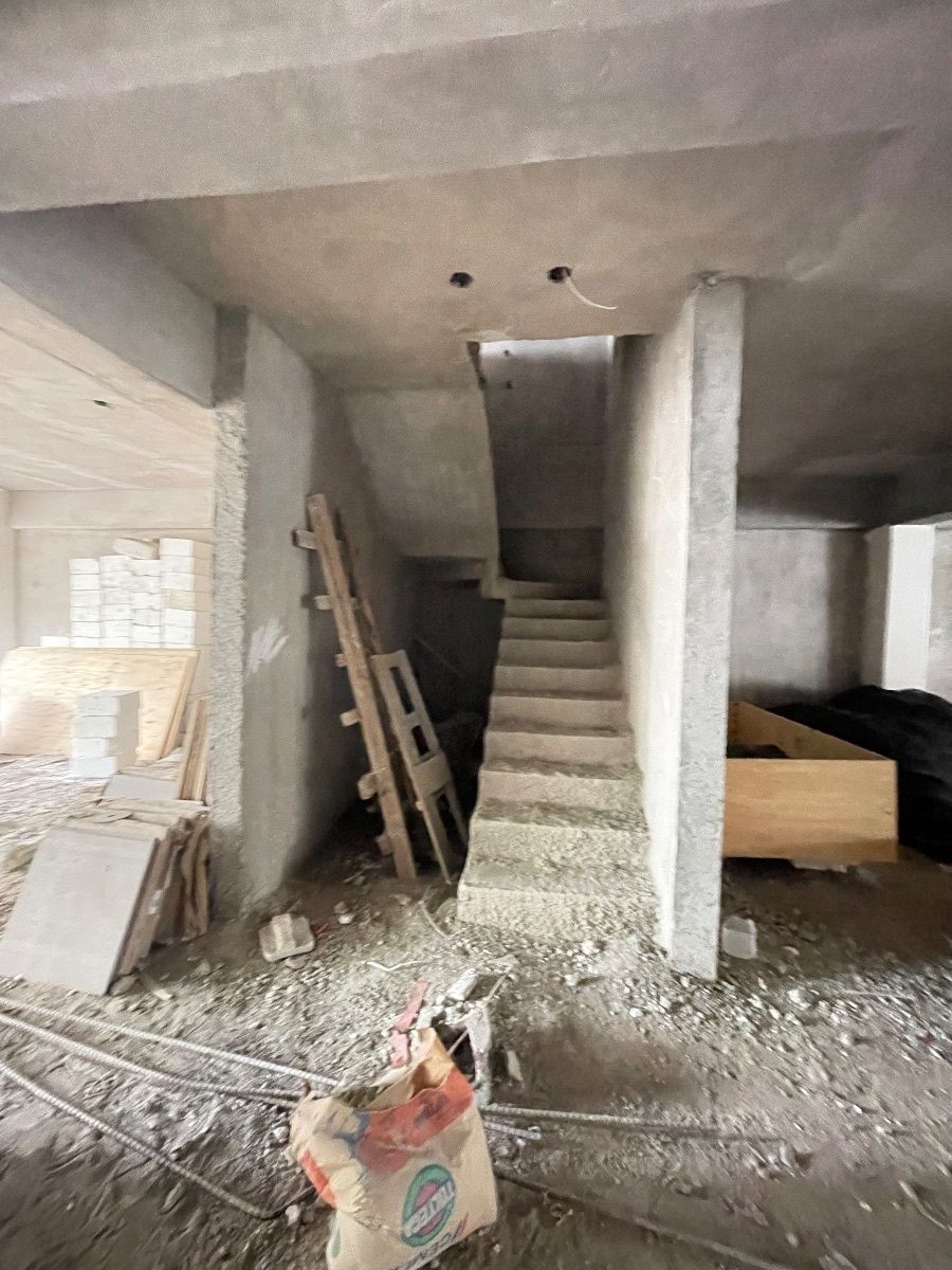 13 of 28: Escaleras a departamentos  y rooftop