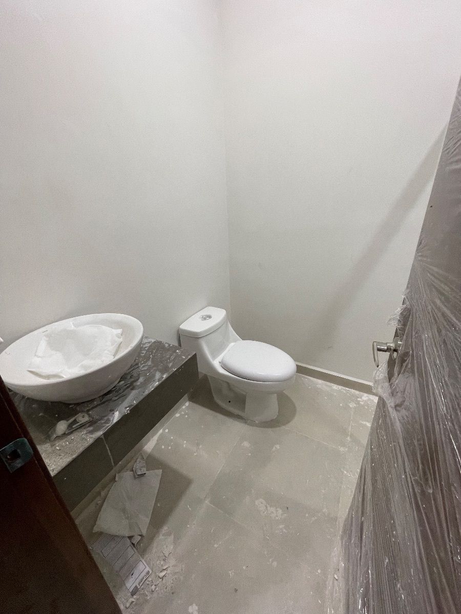 15 of 28: Baño Principal