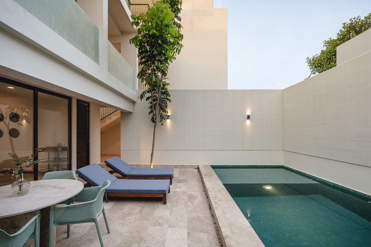 2 of 15: PISCINA