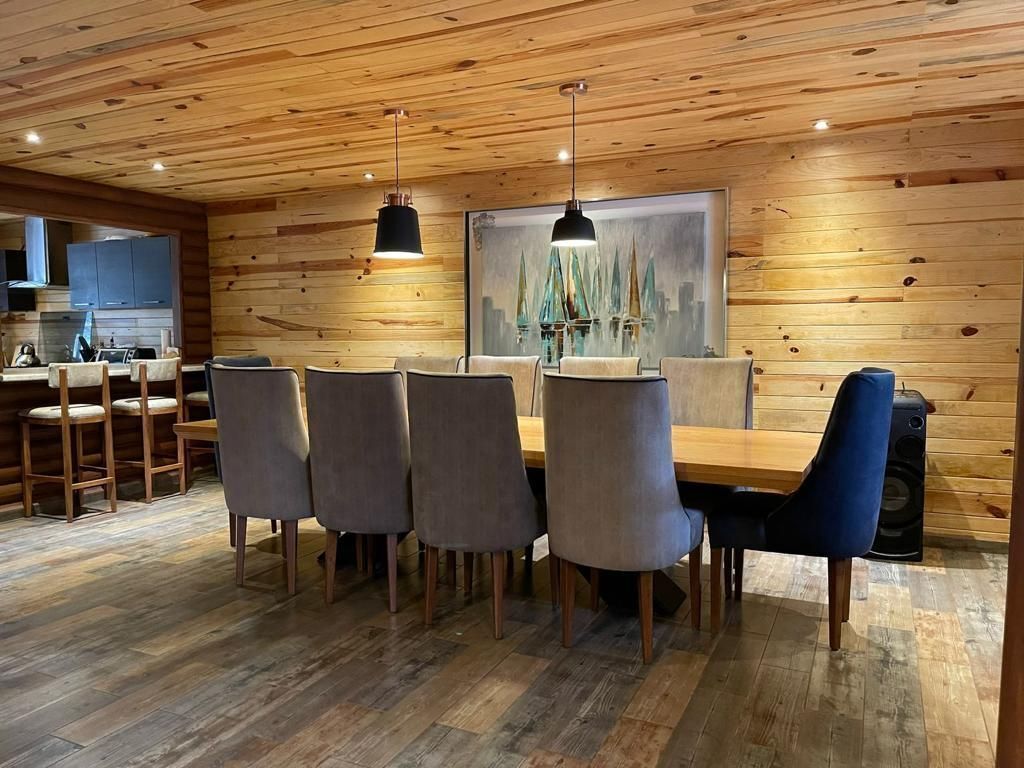 Comedor y barra de cocina