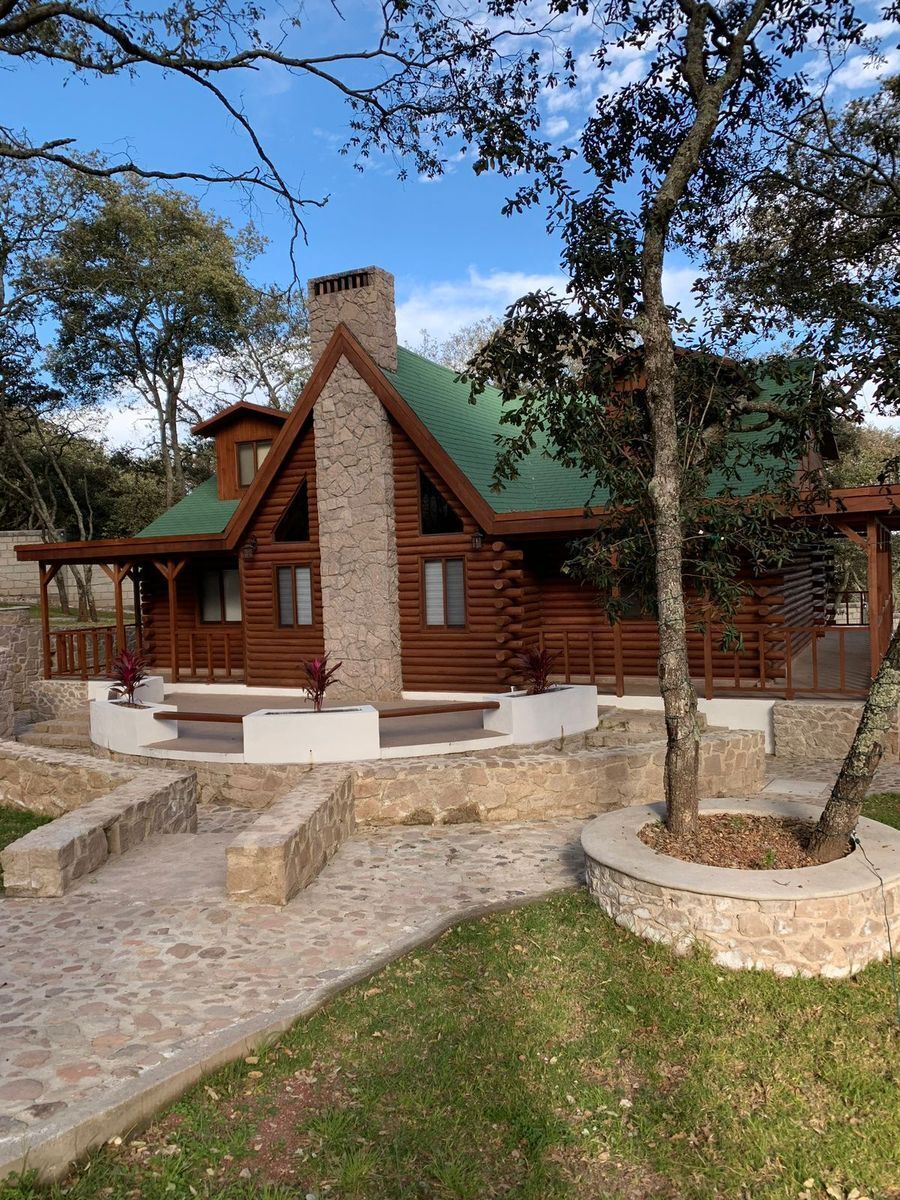 Cabaña en terreno bardeado