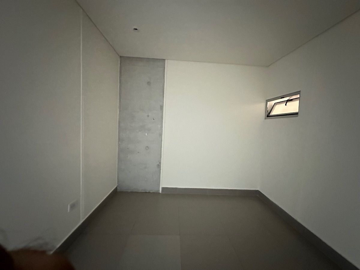 8 of 27: Estancia tv