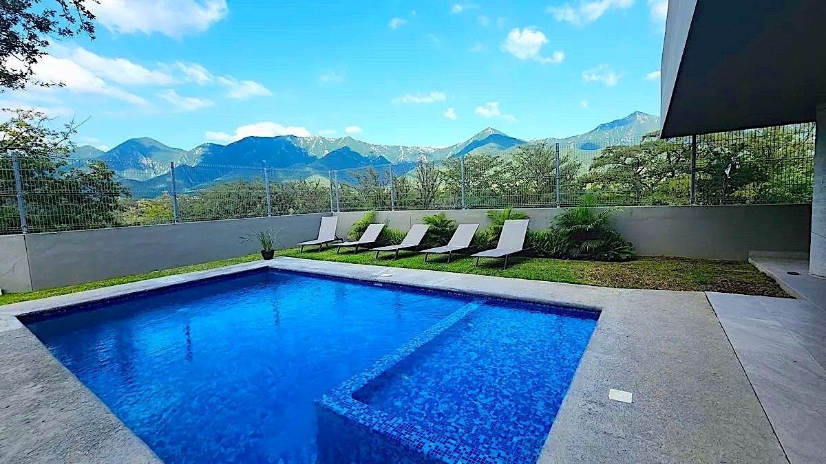 Casa en venta 3 recámaras en los Altares Residencial Santiago Nuevo