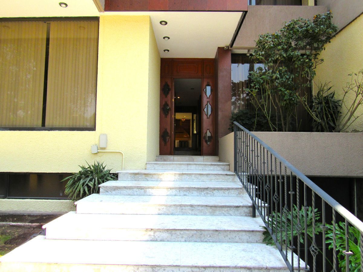 20 de 26: Entrada a la casa