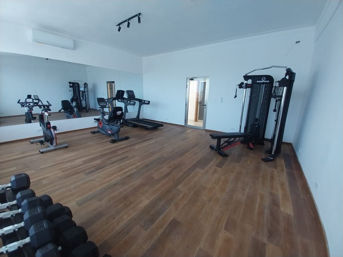 5 de 18: Gimnasio Climatizado y Equipado