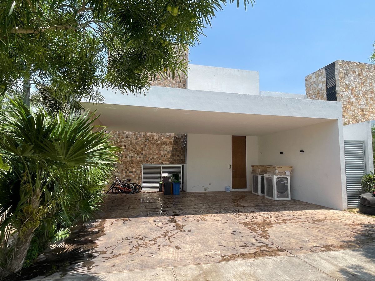 2 de 38: Fachada principal