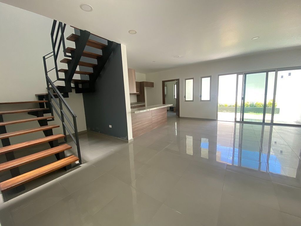 6 de 18: vista cubo escalera cocina fondo