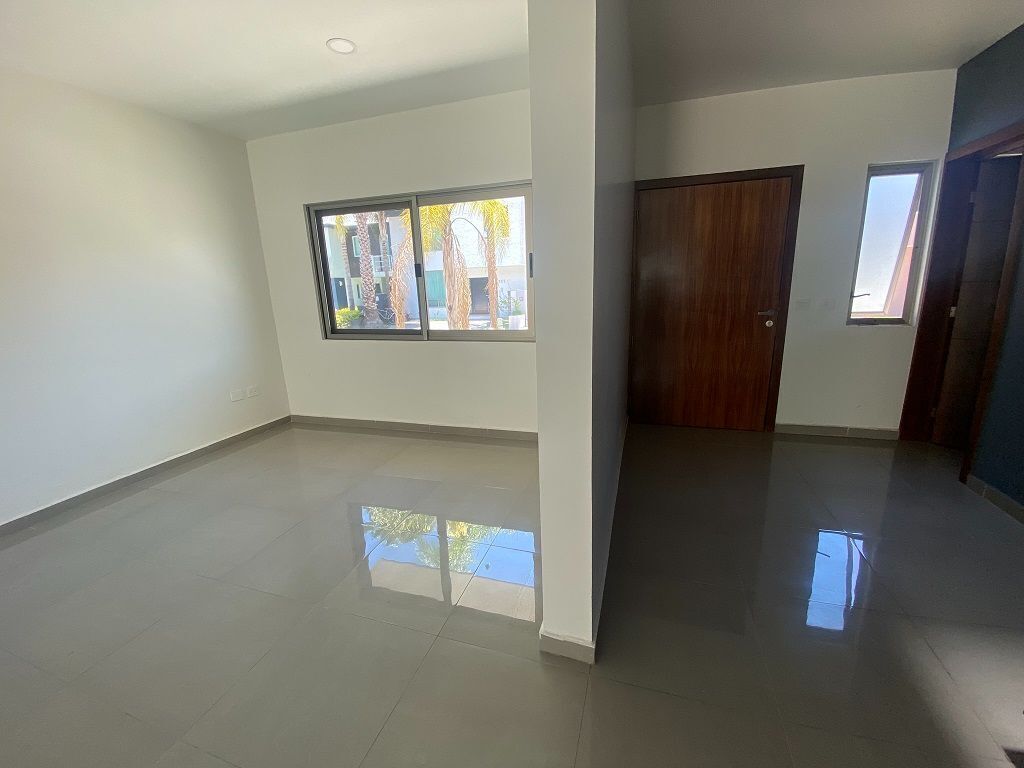 7 de 18: Ingreso y sala